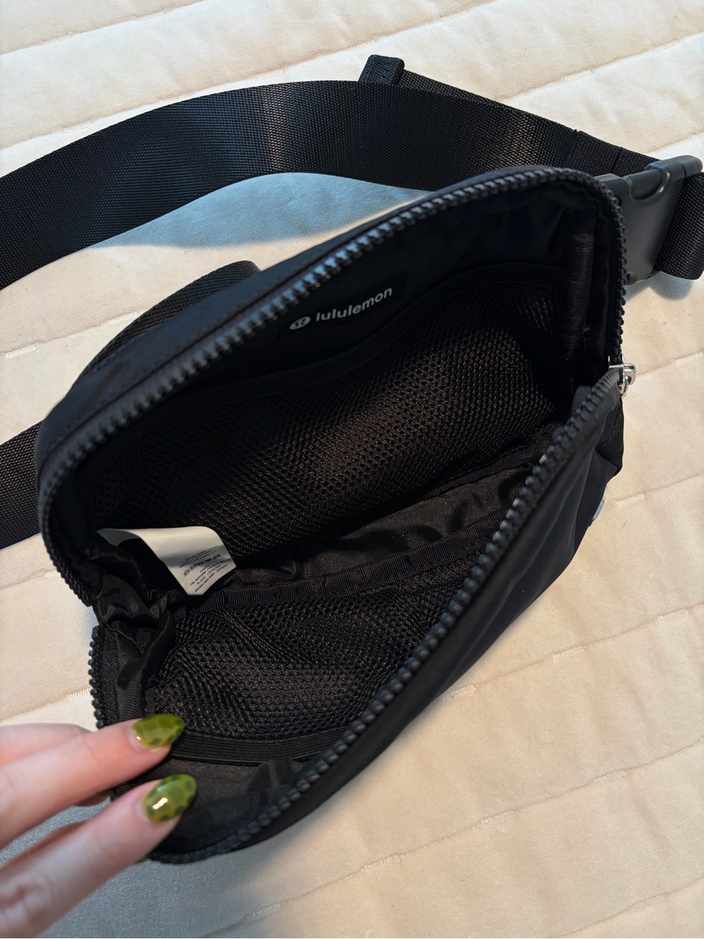 Lululemon Everywhere Belt Bag - Picture 3 of 4